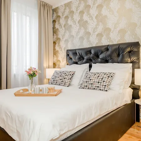 Deluxe Tramonto 4* Спліт