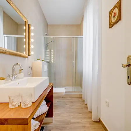 Deluxe Tramonto 4* سبليت