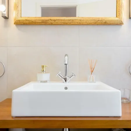 Deluxe Tramonto بيت ضيافة 4*